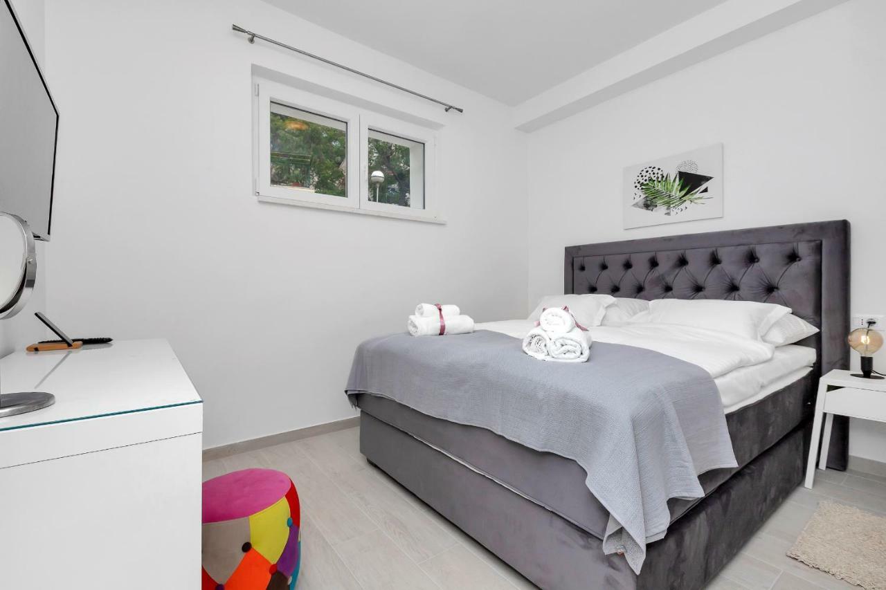 Apartments Morpheus Makarska Esterno foto